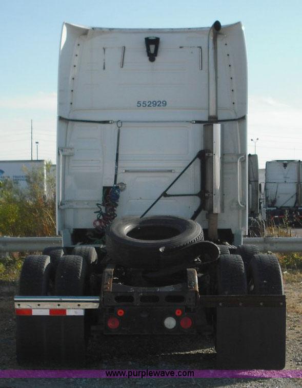 image for item 3638 2003 Volvo VNL semi truck