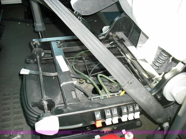 image for item 3638 2003 Volvo VNL semi truck