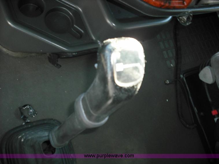 image for item 3638 2003 Volvo VNL semi truck