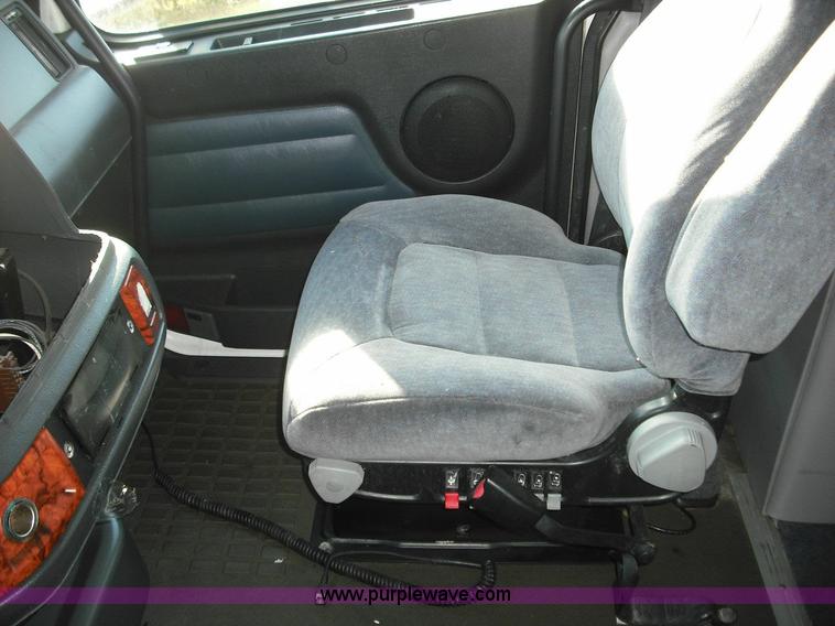 image for item 3638 2003 Volvo VNL semi truck