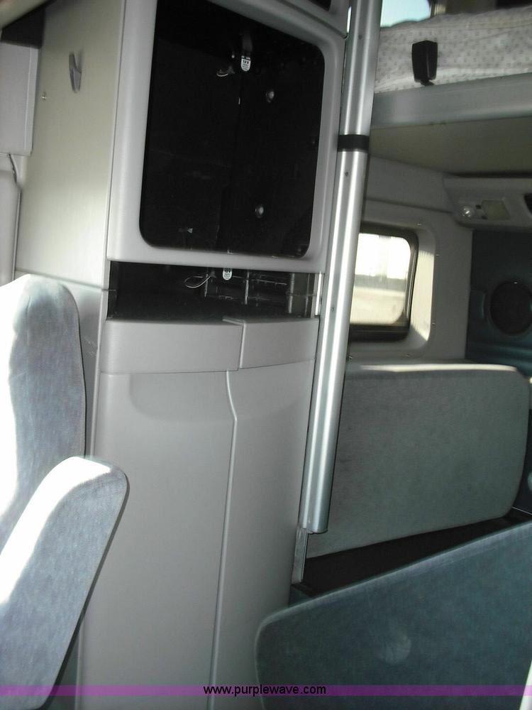 image for item 3638 2003 Volvo VNL semi truck