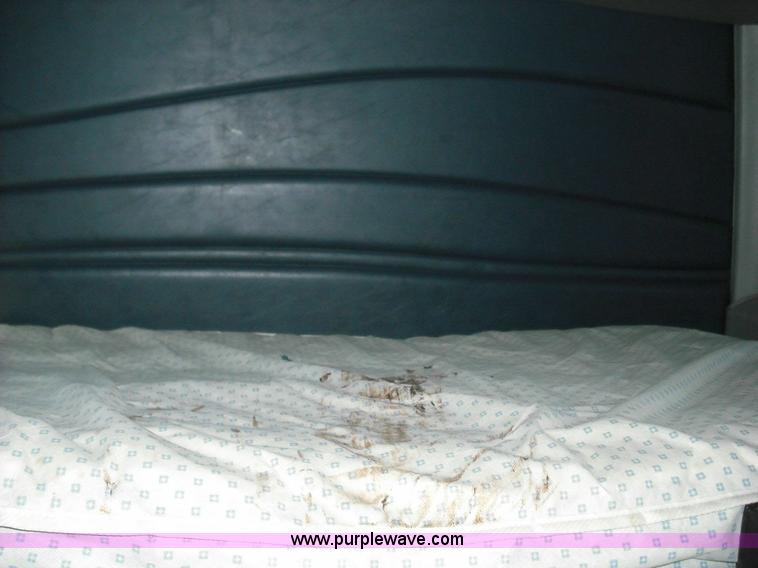 image for item 3638 2003 Volvo VNL semi truck