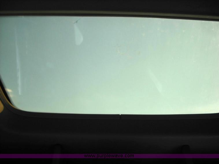 image for item 3638 2003 Volvo VNL semi truck