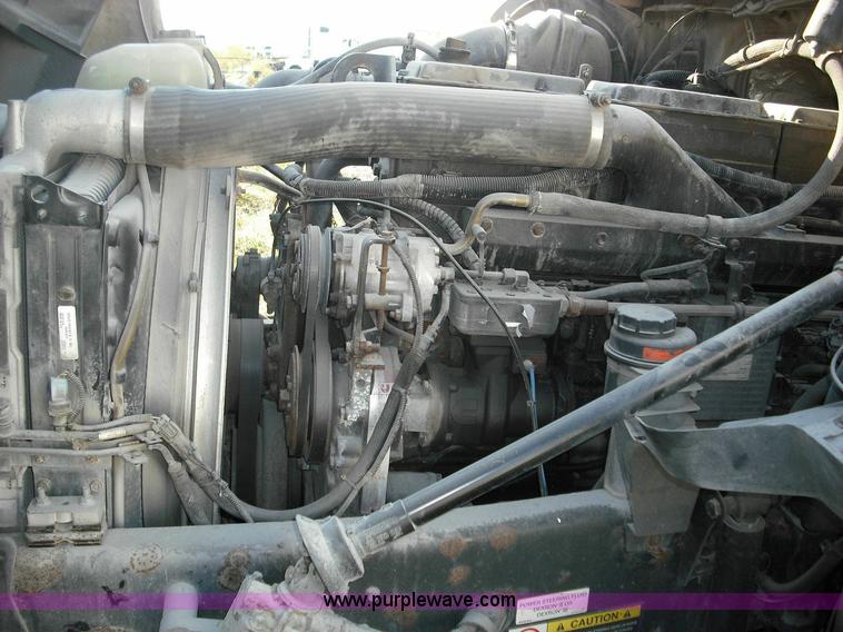 image for item 3638 2003 Volvo VNL semi truck