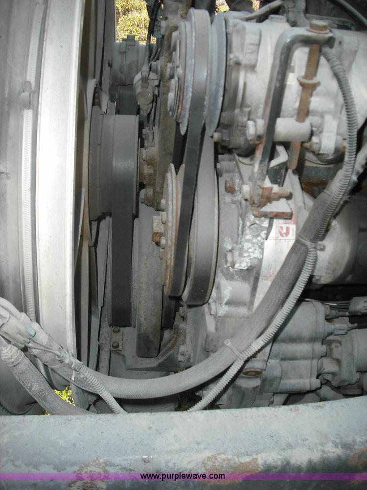 image for item 3638 2003 Volvo VNL semi truck