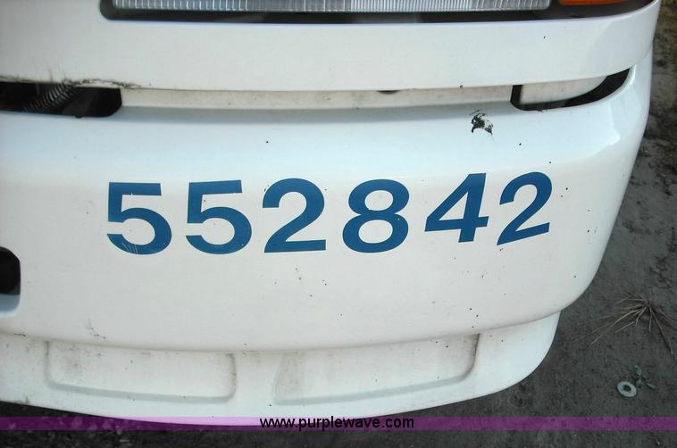 image for item 3639 2003 Volvo VNL semi truck