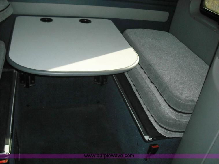 image for item 3639 2003 Volvo VNL semi truck