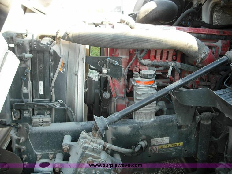 image for item 3639 2003 Volvo VNL semi truck