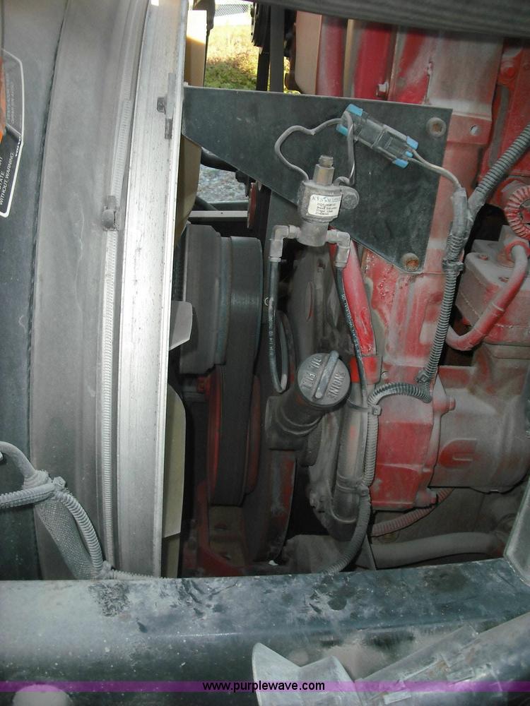 image for item 3639 2003 Volvo VNL semi truck