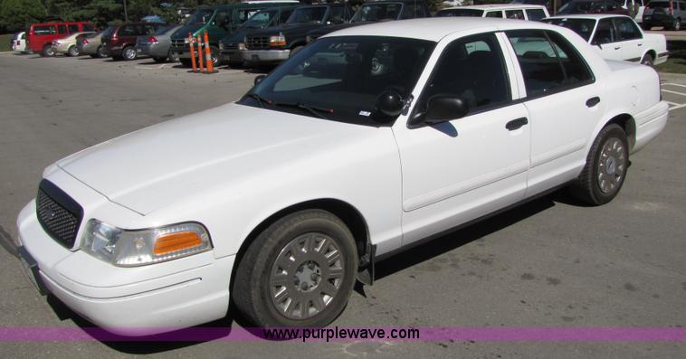 image for item 4667 2004 Ford Crown Victoria Police Interceptor