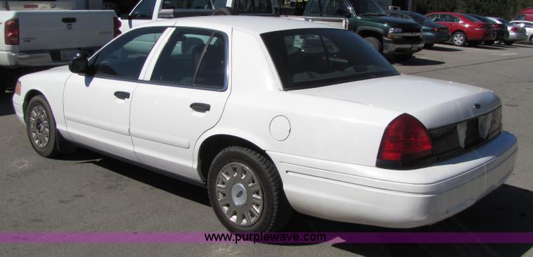 image for item 4667 2004 Ford Crown Victoria Police Interceptor