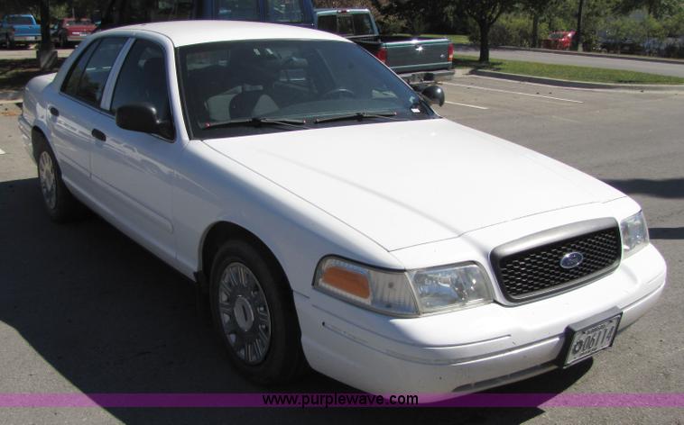 image for item 4667 2004 Ford Crown Victoria Police Interceptor