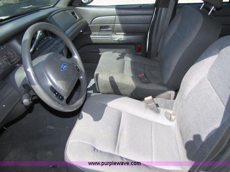image for item 4667 2004 Ford Crown Victoria Police Interceptor