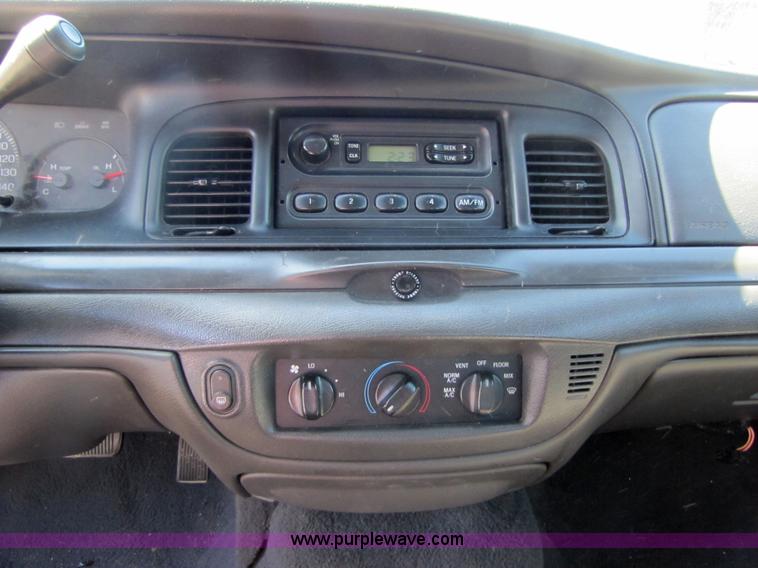 image for item 4667 2004 Ford Crown Victoria Police Interceptor
