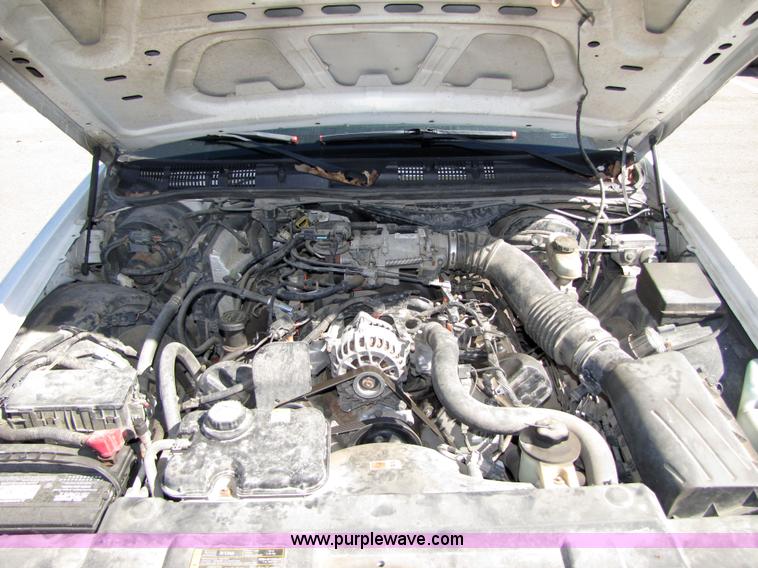 image for item 4667 2004 Ford Crown Victoria Police Interceptor