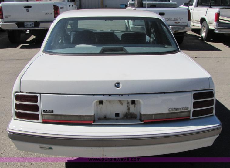 image for item 4668 1995 Oldsmobile Siera SL