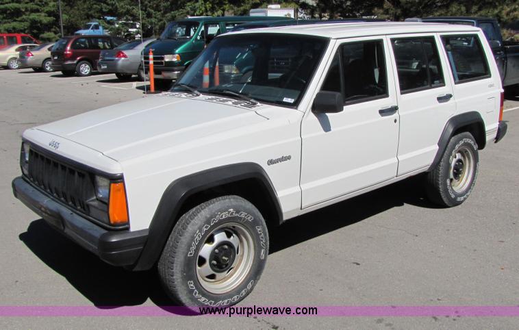 image for item 4669 1996 Jeep Cherokee SE