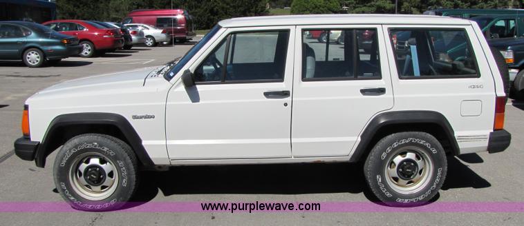 image for item 4669 1996 Jeep Cherokee SE