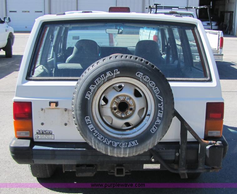 image for item 4669 1996 Jeep Cherokee SE