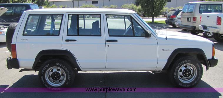 image for item 4669 1996 Jeep Cherokee SE