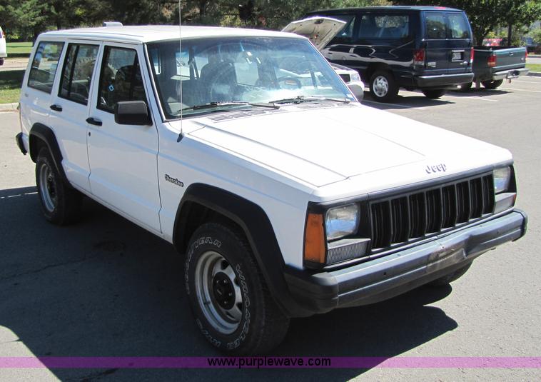 image for item 4669 1996 Jeep Cherokee SE