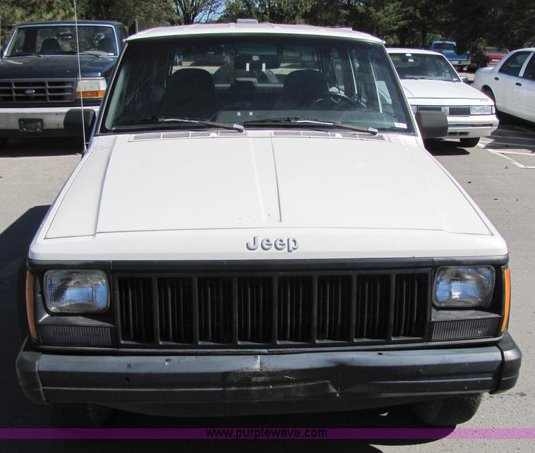 image for item 4669 1996 Jeep Cherokee SE