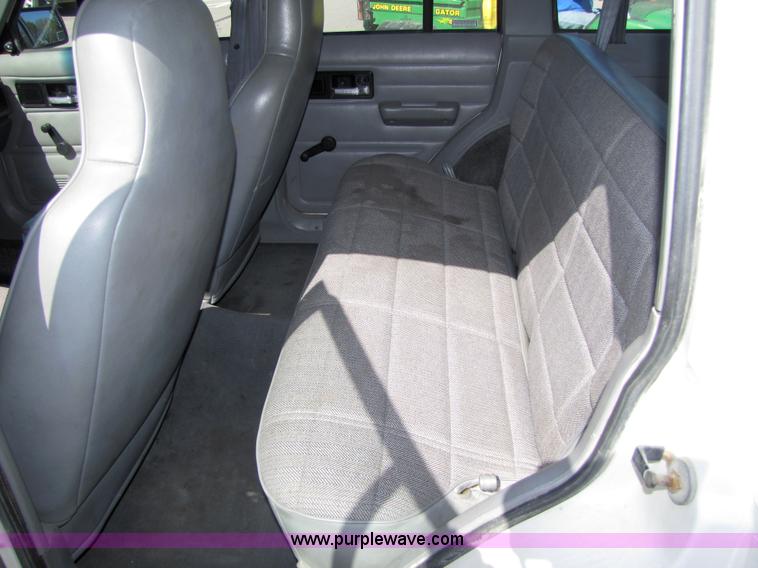 image for item 4669 1996 Jeep Cherokee SE