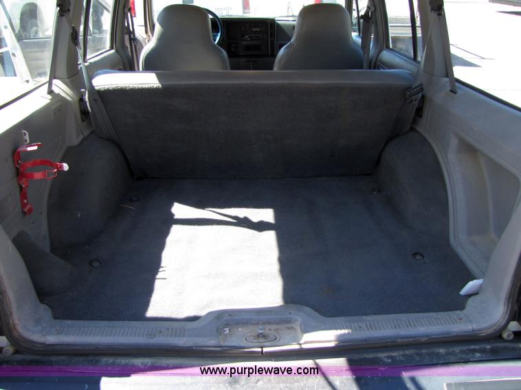image for item 4669 1996 Jeep Cherokee SE