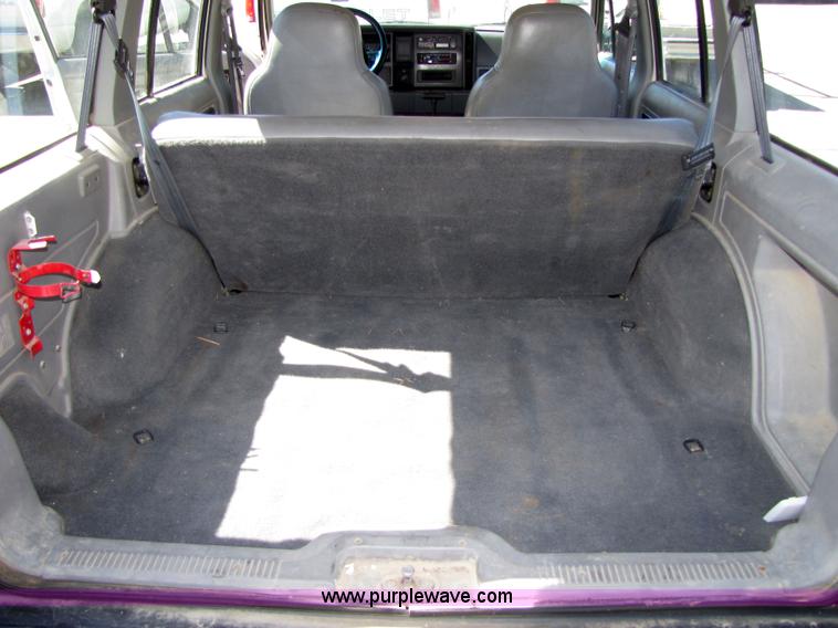 image for item 4669 1996 Jeep Cherokee SE