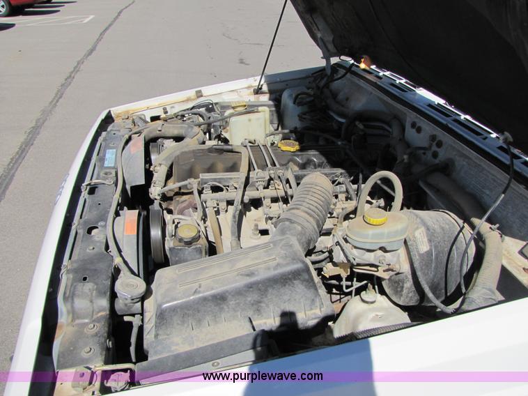 image for item 4669 1996 Jeep Cherokee SE