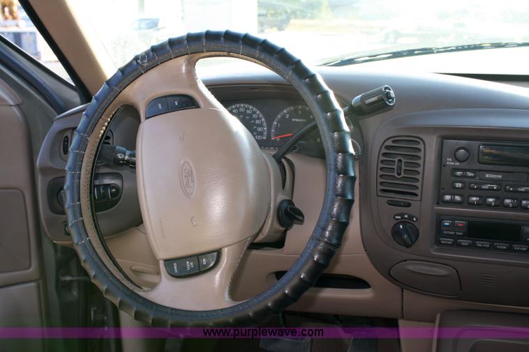 image for item 4699 1999 Ford Expedition Eddie Bauer Edition