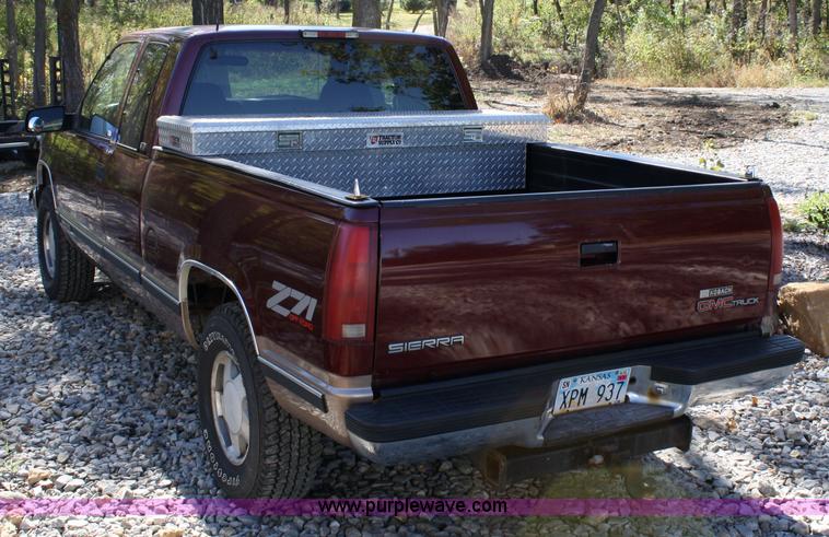 image for item 4709 1997 GMC K1500 Sierra extended cab pickup truck