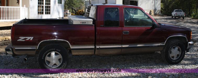 image for item 4709 1997 GMC K1500 Sierra extended cab pickup truck
