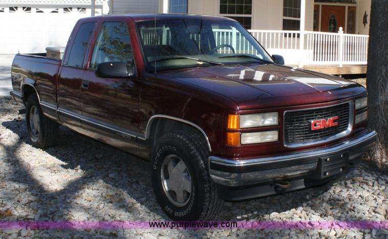image for item 4709 1997 GMC K1500 Sierra extended cab pickup truck