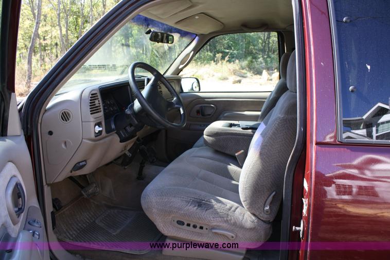 image for item 4709 1997 GMC K1500 Sierra extended cab pickup truck