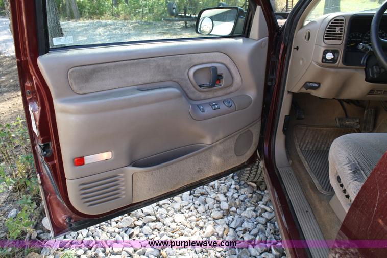 image for item 4709 1997 GMC K1500 Sierra extended cab pickup truck