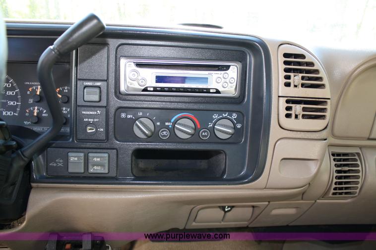 image for item 4709 1997 GMC K1500 Sierra extended cab pickup truck