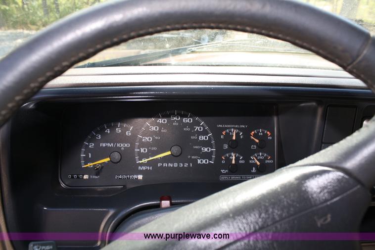 image for item 4709 1997 GMC K1500 Sierra extended cab pickup truck