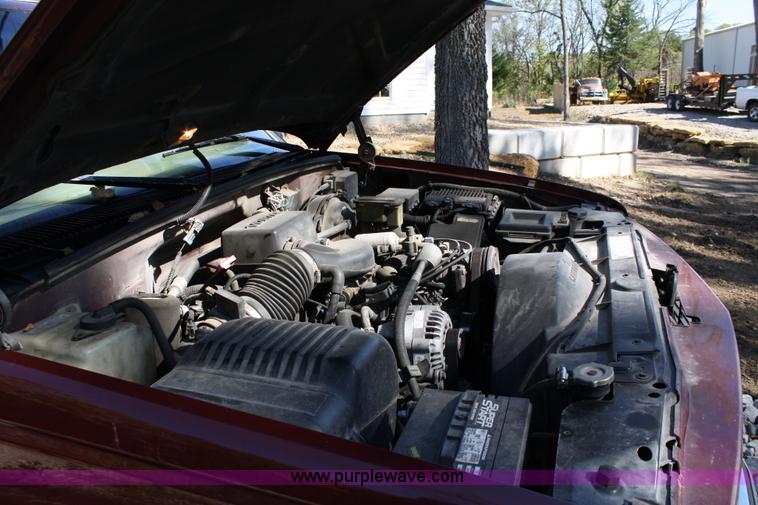 image for item 4709 1997 GMC K1500 Sierra extended cab pickup truck