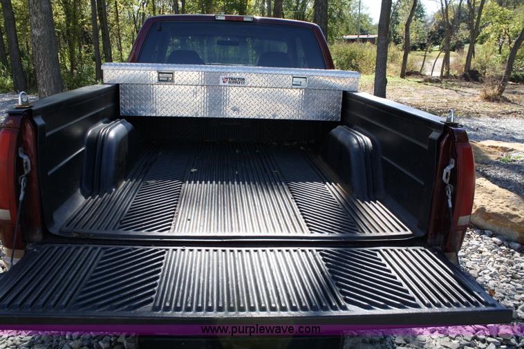 image for item 4709 1997 GMC K1500 Sierra extended cab pickup truck