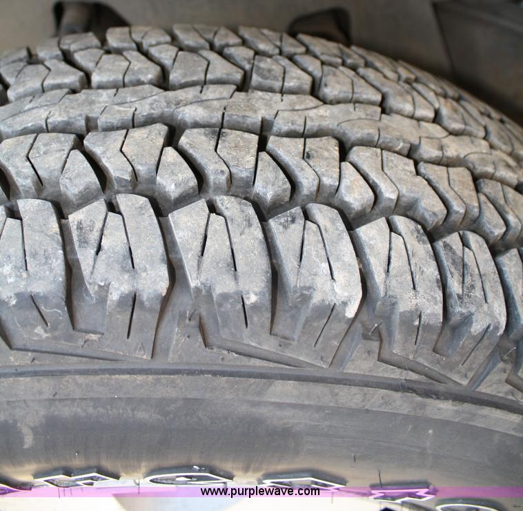 image for item 4709 1997 GMC K1500 Sierra extended cab pickup truck