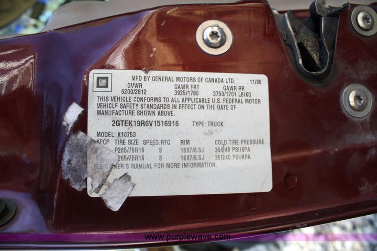 image for item 4709 1997 GMC K1500 Sierra extended cab pickup truck