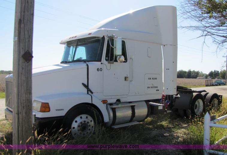 image for item 5150 1997 Volvo WIA semi truck