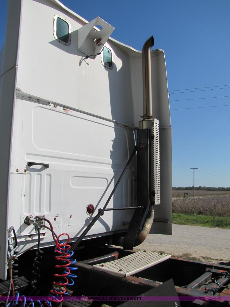 image for item 5150 1997 Volvo WIA semi truck