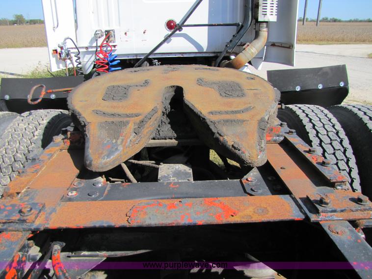 image for item 5150 1997 Volvo WIA semi truck