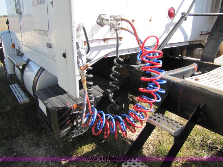 image for item 5150 1997 Volvo WIA semi truck