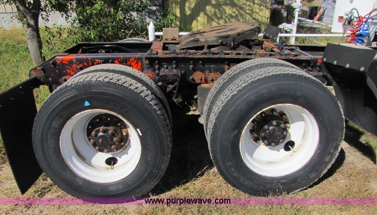 image for item 5150 1997 Volvo WIA semi truck