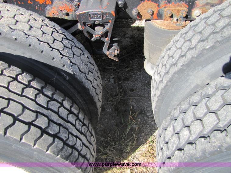 image for item 5150 1997 Volvo WIA semi truck