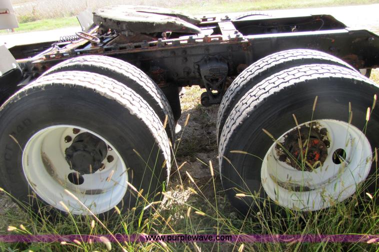 image for item 5150 1997 Volvo WIA semi truck