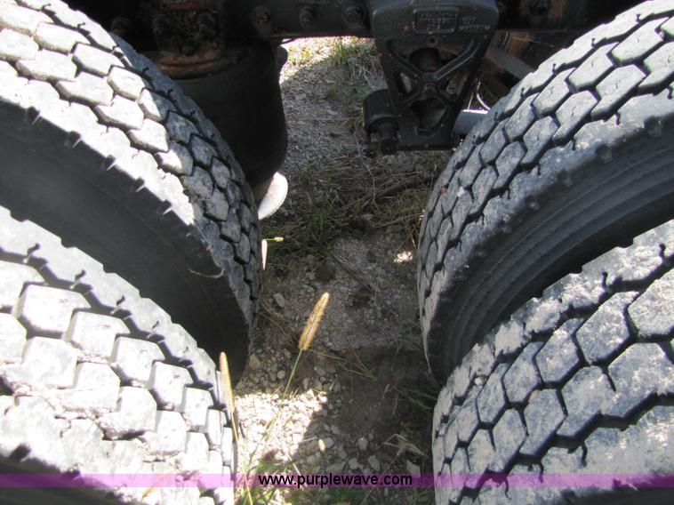 image for item 5150 1997 Volvo WIA semi truck